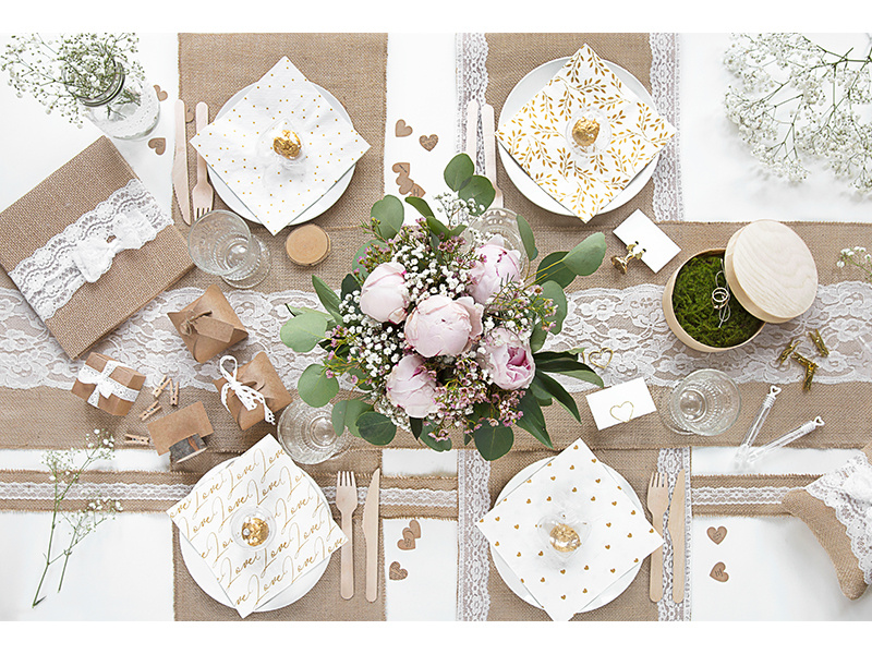 Bieżnik jutowy z koronką – detal wykończenia