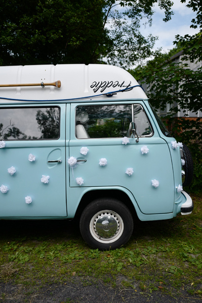 Białe różyczki do przylepiania – szczegóły wykonania