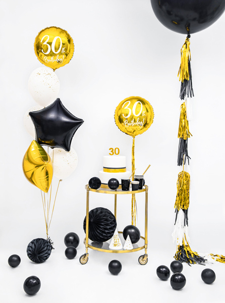 Balon foliowy 30th Birthday złoty w użyciu