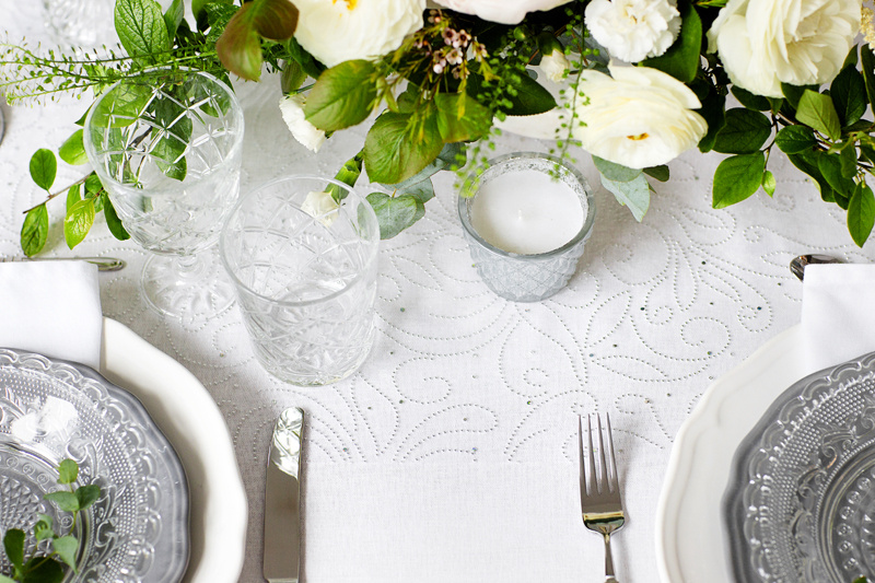 Organza biała z nadrukiem – połysk materiału