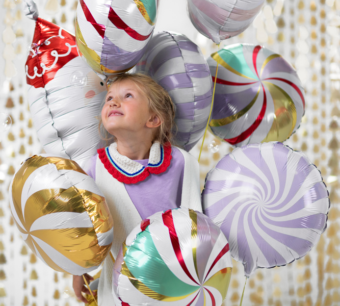Balon foliowy Cukierek jasny liliowy – aranżacja z innymi balonami