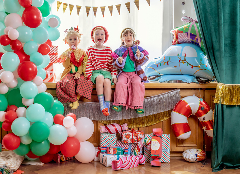 Stojący balon foliowy Świąteczne Autko 102x100 cm - zdjęcie 3