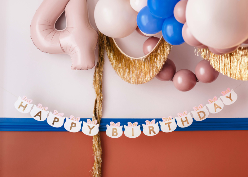 Baner Happy Birthday Kotki 2,8 m mix – przykładowa aranżacja