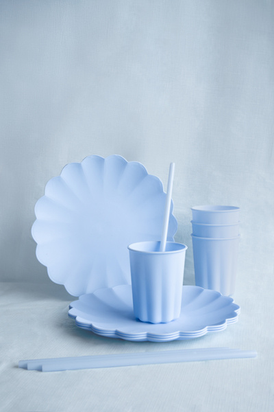 Kubeczki plastikowe Falbanka błękitne 220 ml - zbliżenie