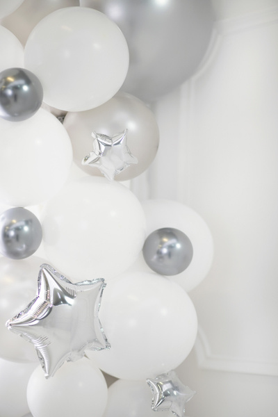 Balony Glossy 12 cm ciemny srebrny w aranżacji