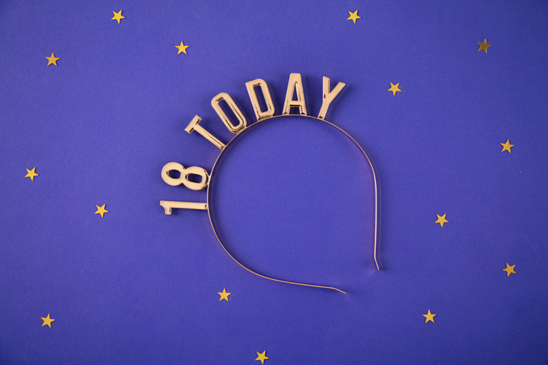 Opaska 18 Today złoty - detal napisu