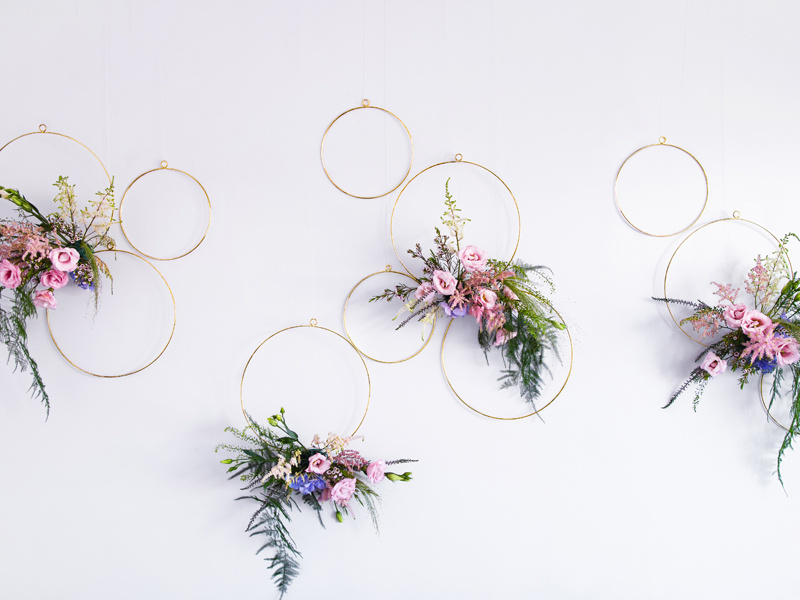 Solidna konstrukcja metalowych kół dekoracyjnych