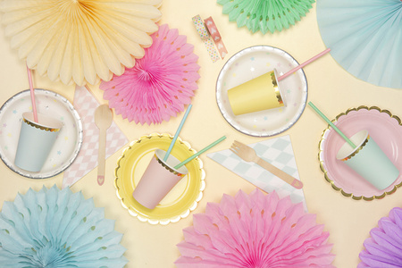 Rozety dekoracyjne, jasna mięta, 20-40cm (1 op. / 3 szt.)