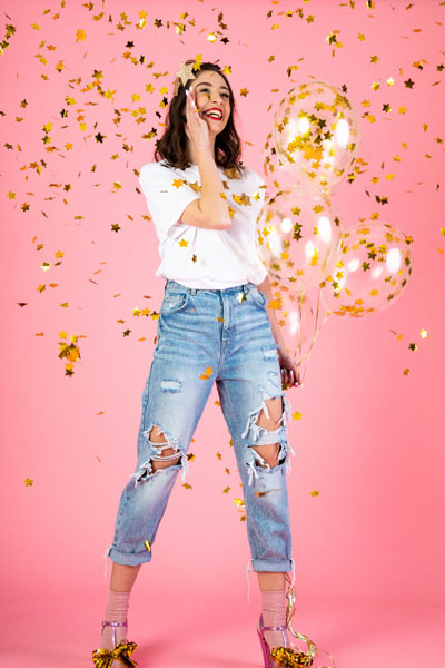 Balony z konfetti – detale i złoty napis Happy New Year