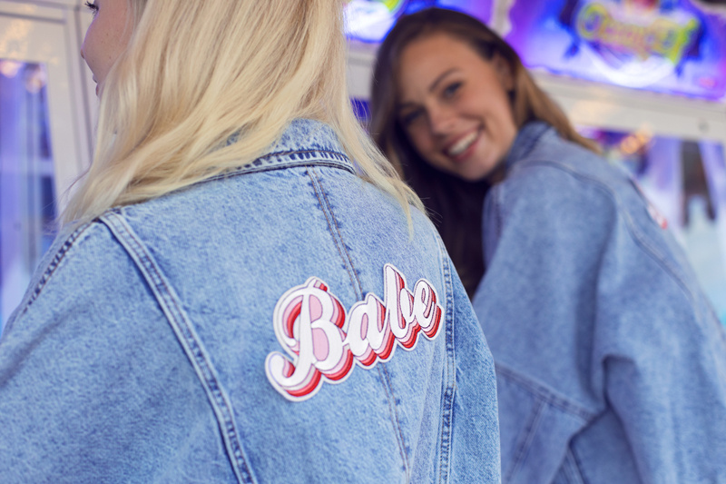 Naprasowanka Babe – szczegółowy widok napisu