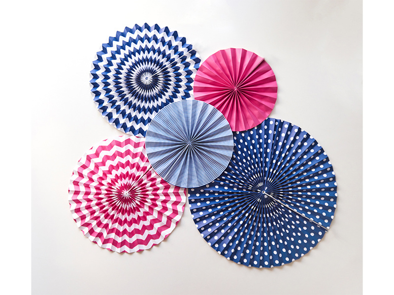 Montaż rozet dekoracyjnych granatowych