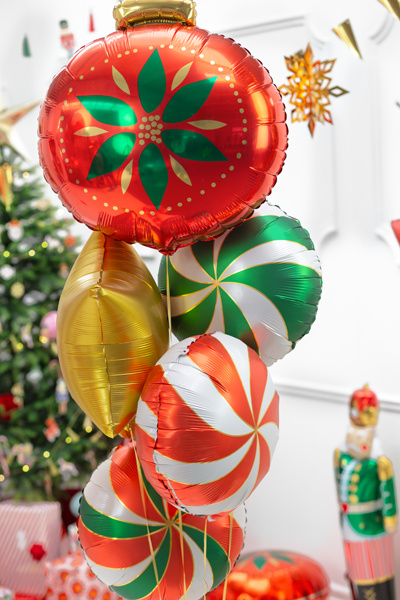Balon foliowy Bombka na tle świątecznym