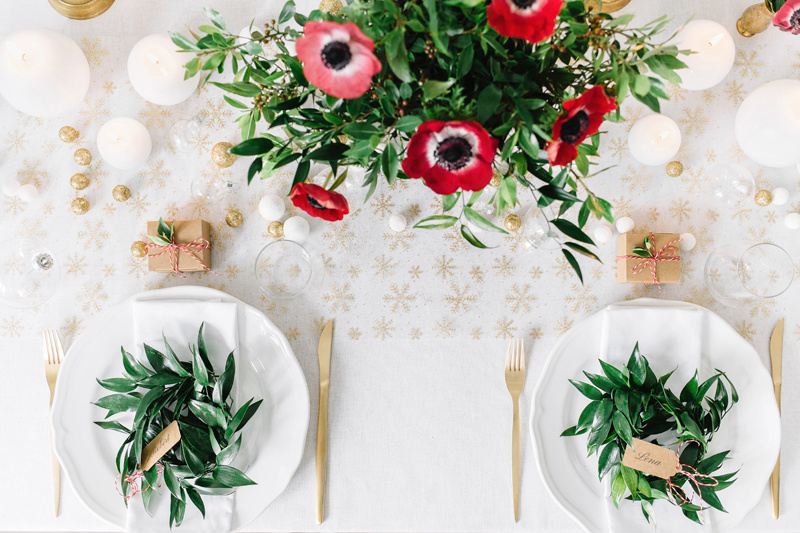 Świeca matowa Kula biała 8cm - na stole