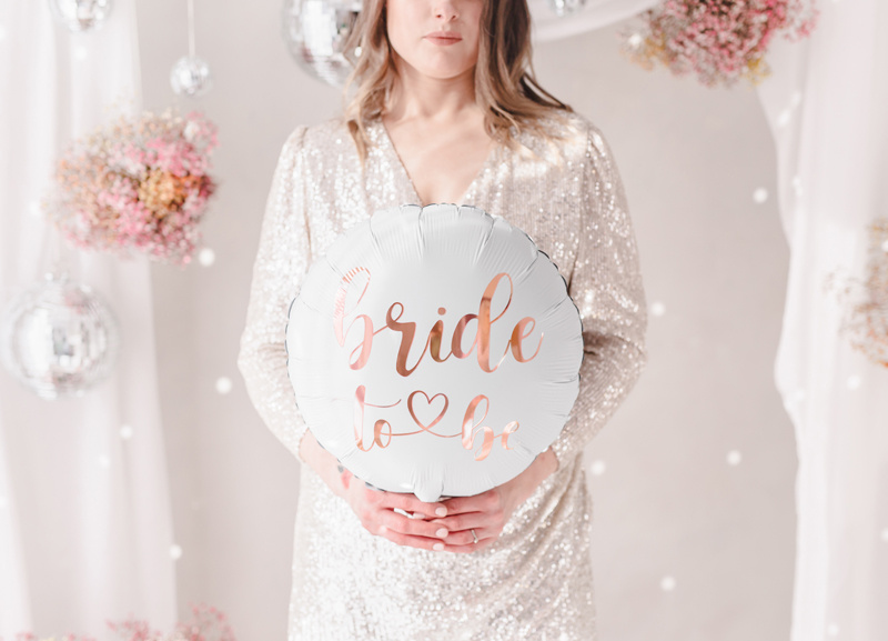 Balon foliowy Bride to be 45cm biały z bliska