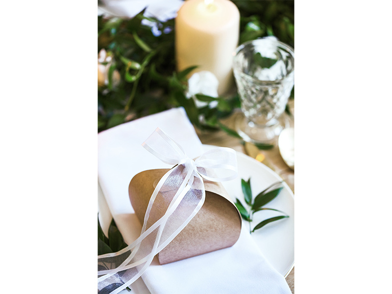 Biała tasiemka szyfonowa z satynową lamówką