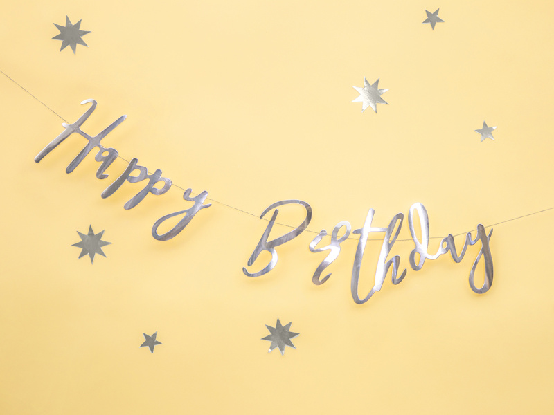 Srebrny baner Happy Birthday – bezpieczna dekoracja dla dzieci i dorosłych