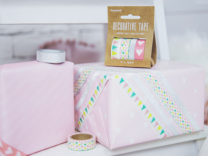 Taśmy Washi Tape przyklejone na papierze