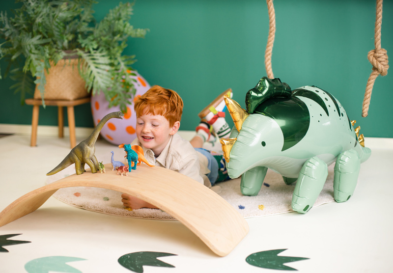 Balon foliowy Triceratops zielony – detal z bliska