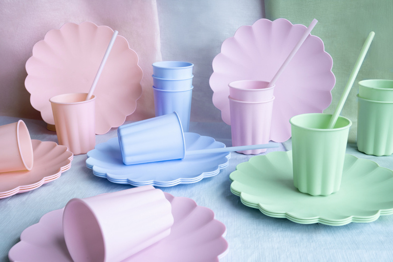 Słomki plastikowe różowe – zbliżenie na strukturę