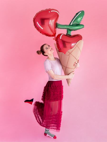 Balon foliowy Wiśnie 88x73cm - kompozycja z innymi balonami