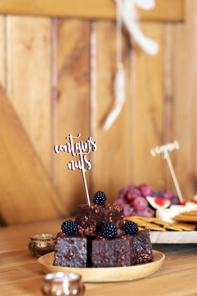 Naturalny kolor drewna topperów