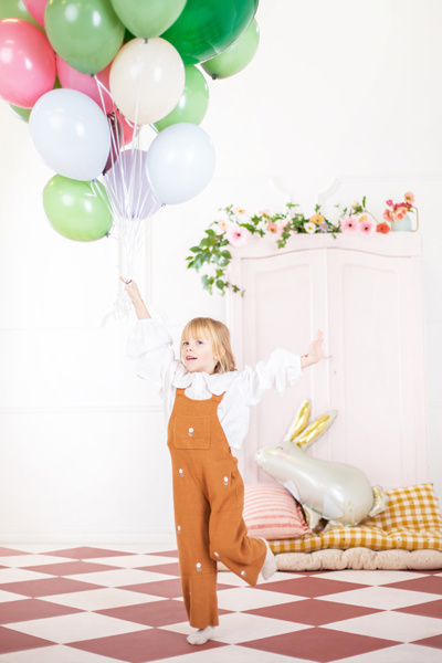 Balony Strong Pastel Light Misty Blue – aranżacja na przyjęciu