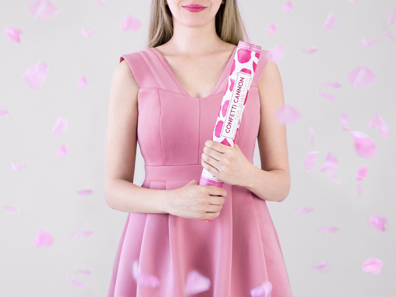 Tuba z płatkami róż, różowy, 40cm – efekt końcowy