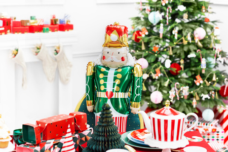 Stojący balon foliowy Dziadek do orzechów, 34x85cm, mix