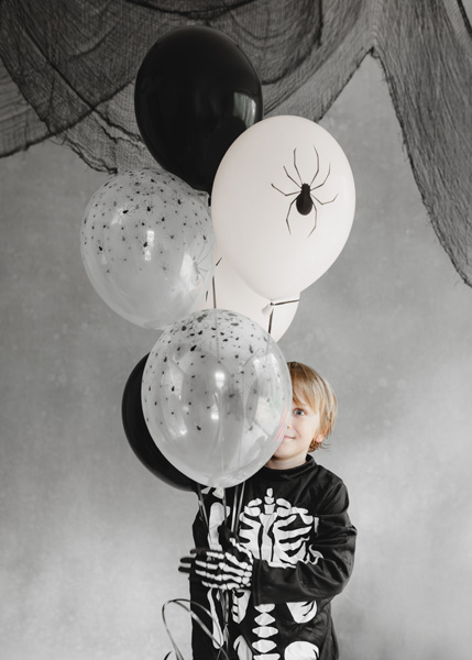 Balony z pająkami - zbliżenie na nadruk