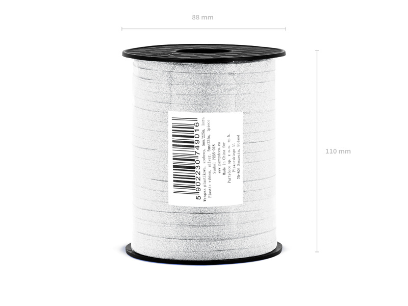 Zbliżenie na strukturę srebrnej wstążki plastikowej