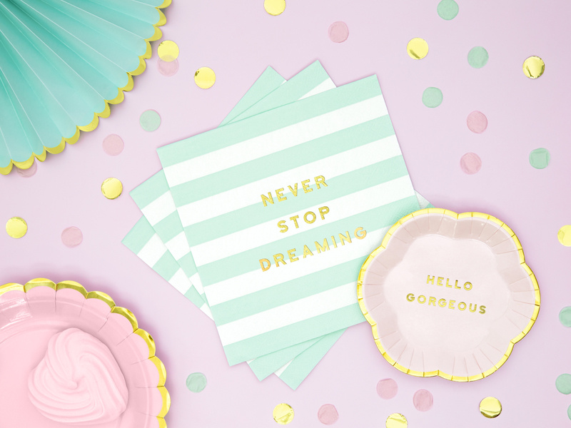 Serwetki Yummy Never stop dreaming miętowy na stole