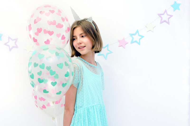 Balony Crystal Clear z serduszkami – zbliżenie na nadruk