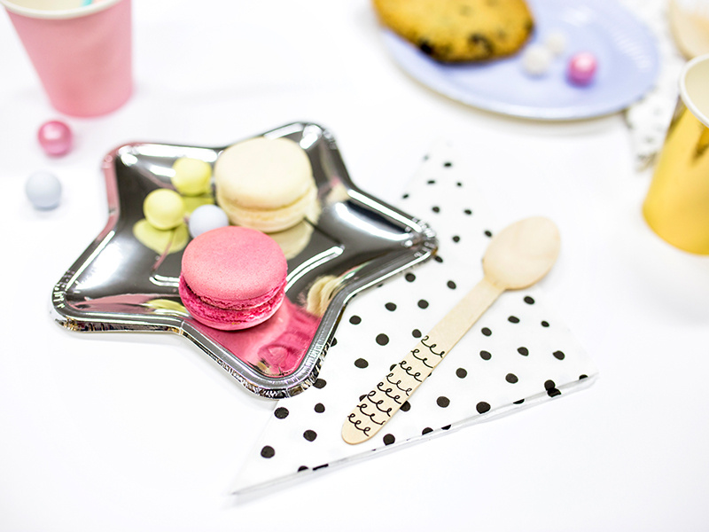 Sztućce drewniane czarne 16cm – widok z bliska