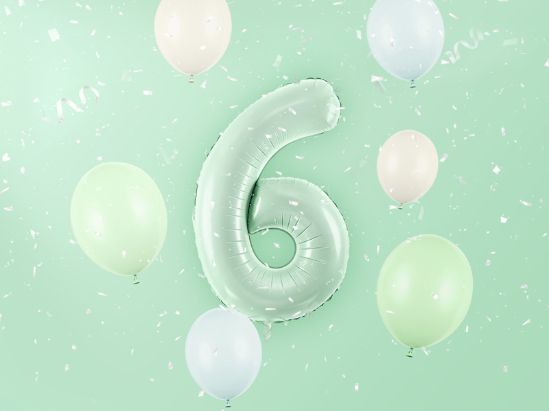 Balon foliowy Cyfra 6 zielony zbliżenie