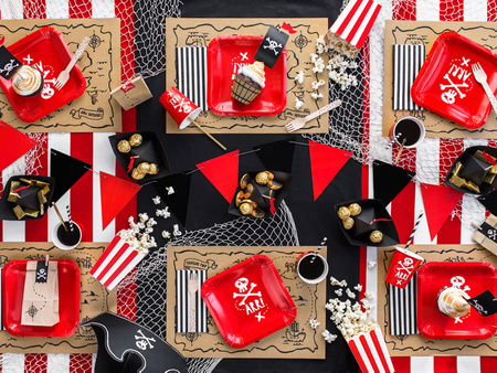 Talerzyki Piraci, czerwony, 20x20cm (1 op. / 6 szt.)