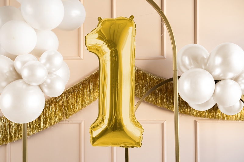 Balon foliowy Cyfra 1 72cm jasny złoty na tle dekoracji