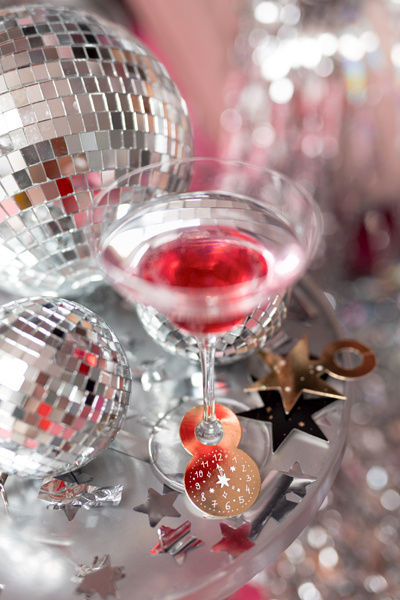 Łatwy montaż znaczników na kieliszki Happy New Year
