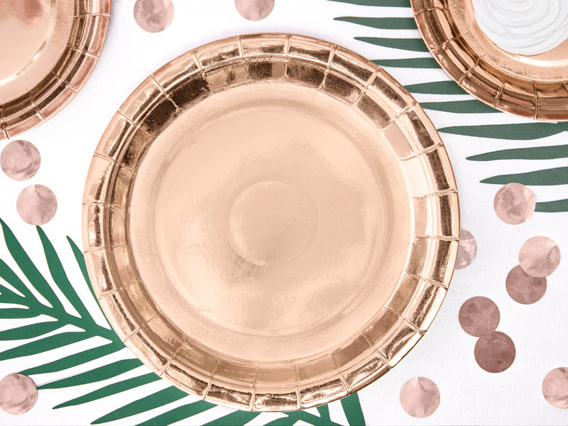 Zbliżenie na talerzyki różowe złoto 23cm