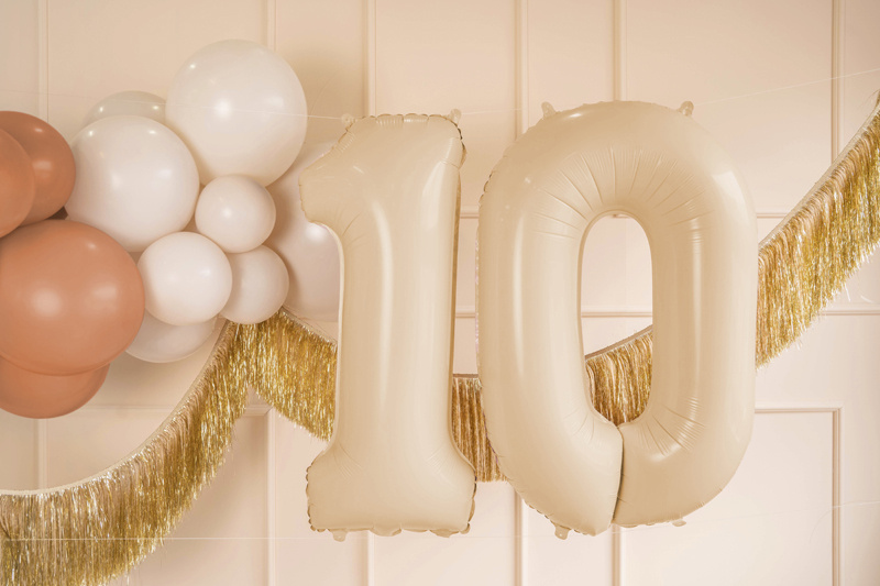 Balon foliowy Cyfra 1 – beżowy na tle