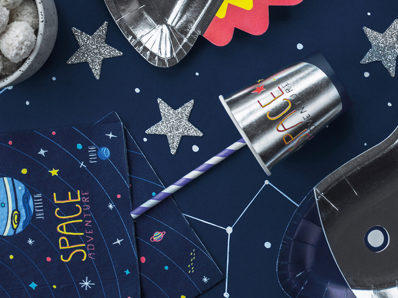 Słomki papierowe liliowe - aranżacja stołu