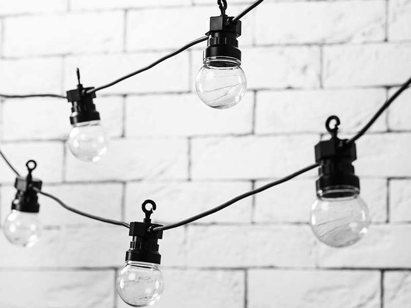 Lampki dekoracyjne LED czarny 5m – zastosowanie w ogrodzie
