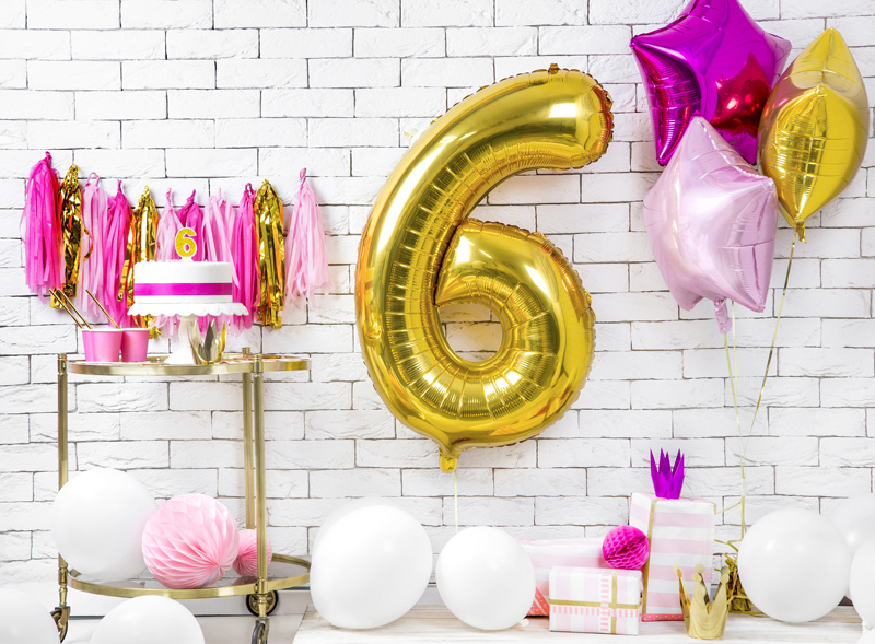 Świeczka cyferka 6 widok z boku