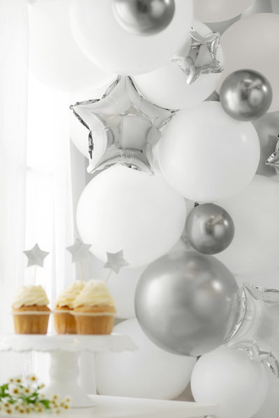 Balony Glossy 12 cm ciemny srebrny w dekoracji