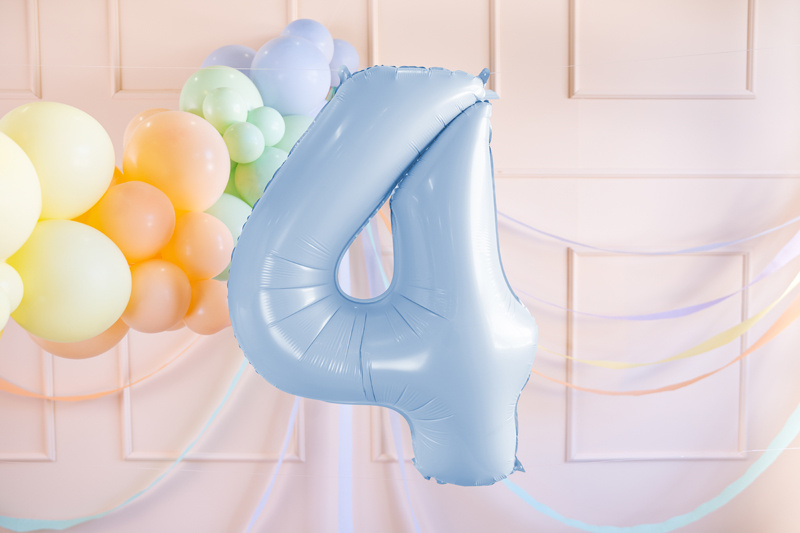 Balon foliowy cyfra 4 jasny niebieski z tyłu