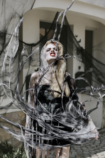 Strój Zombie czarno-szary L-XL – tył stroju