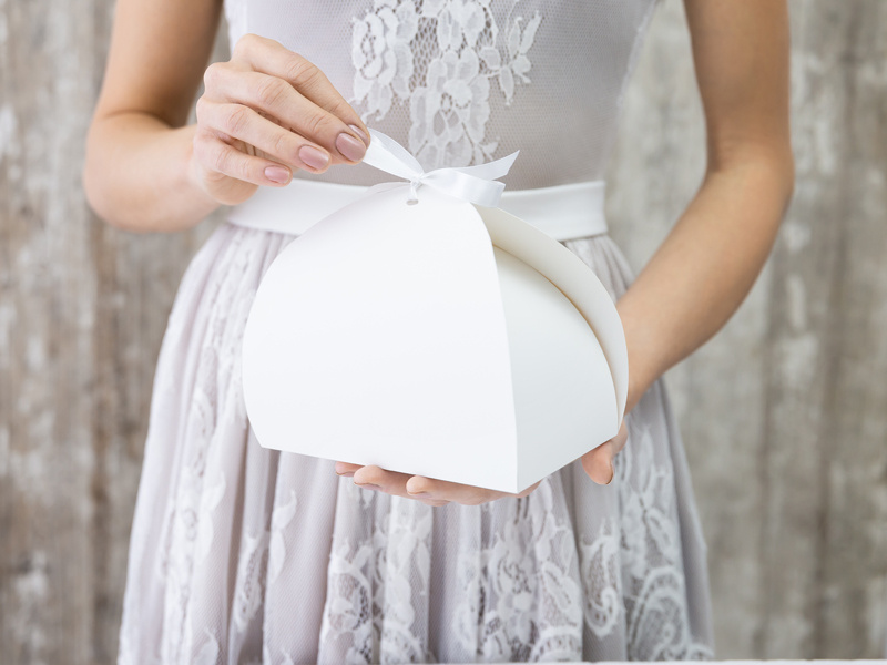 Pudełko papierowe na ciasto z tasiemką