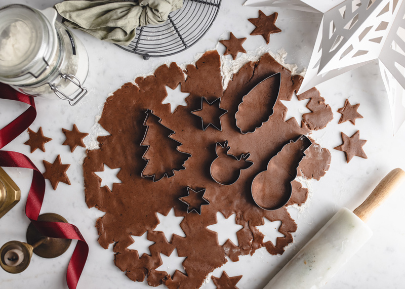 Świąteczne wykrawacze Merry Christmas podczas pieczenia