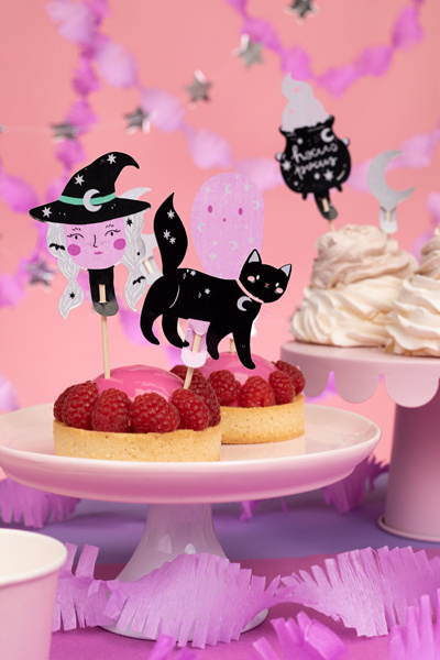 Halloweenowe dekoracje do muffinek – montaż i detale
