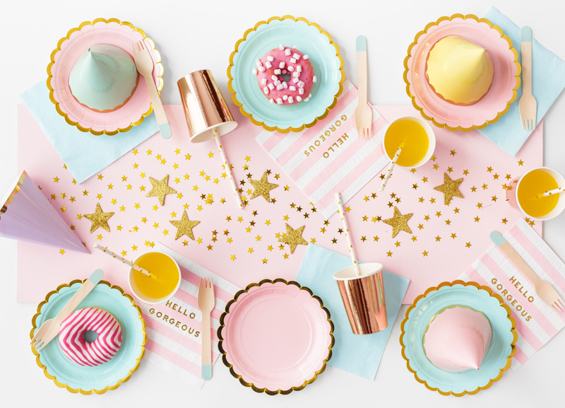 Opakowanie złotego konfetti gwiazdki