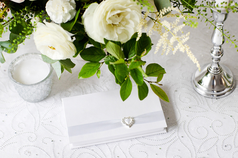 Organza biała – wykorzystanie w dekoracji stołu
